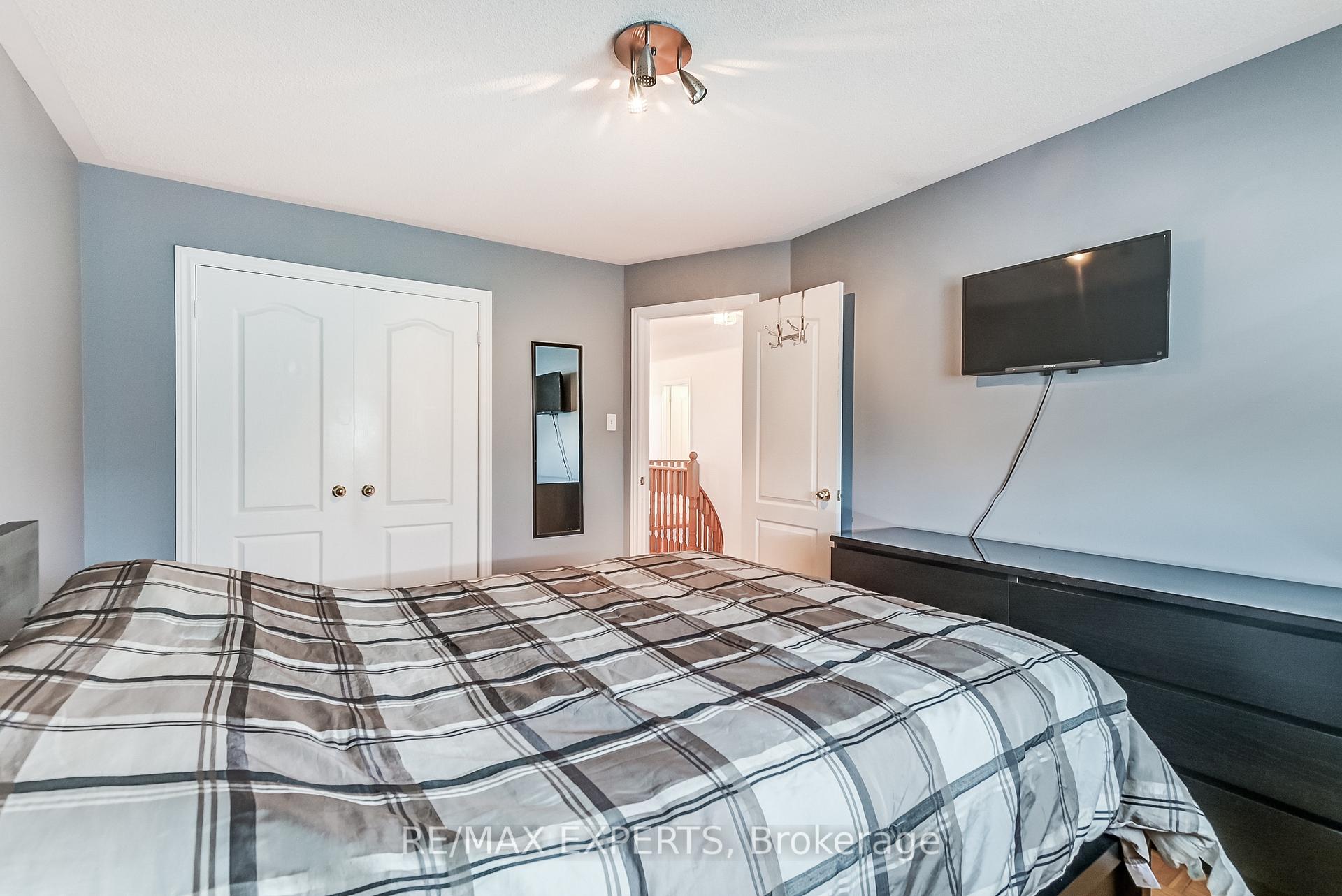 Photo 34 of 8 Pine Hollow Crescent, Vaughan, Maple — HOMEH