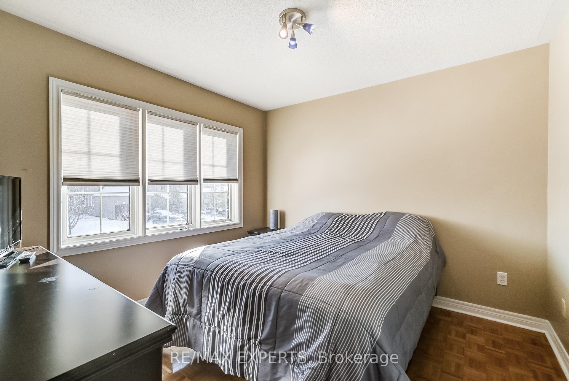 Photo 35 of 8 Pine Hollow Crescent, Vaughan, Maple — HOMEH