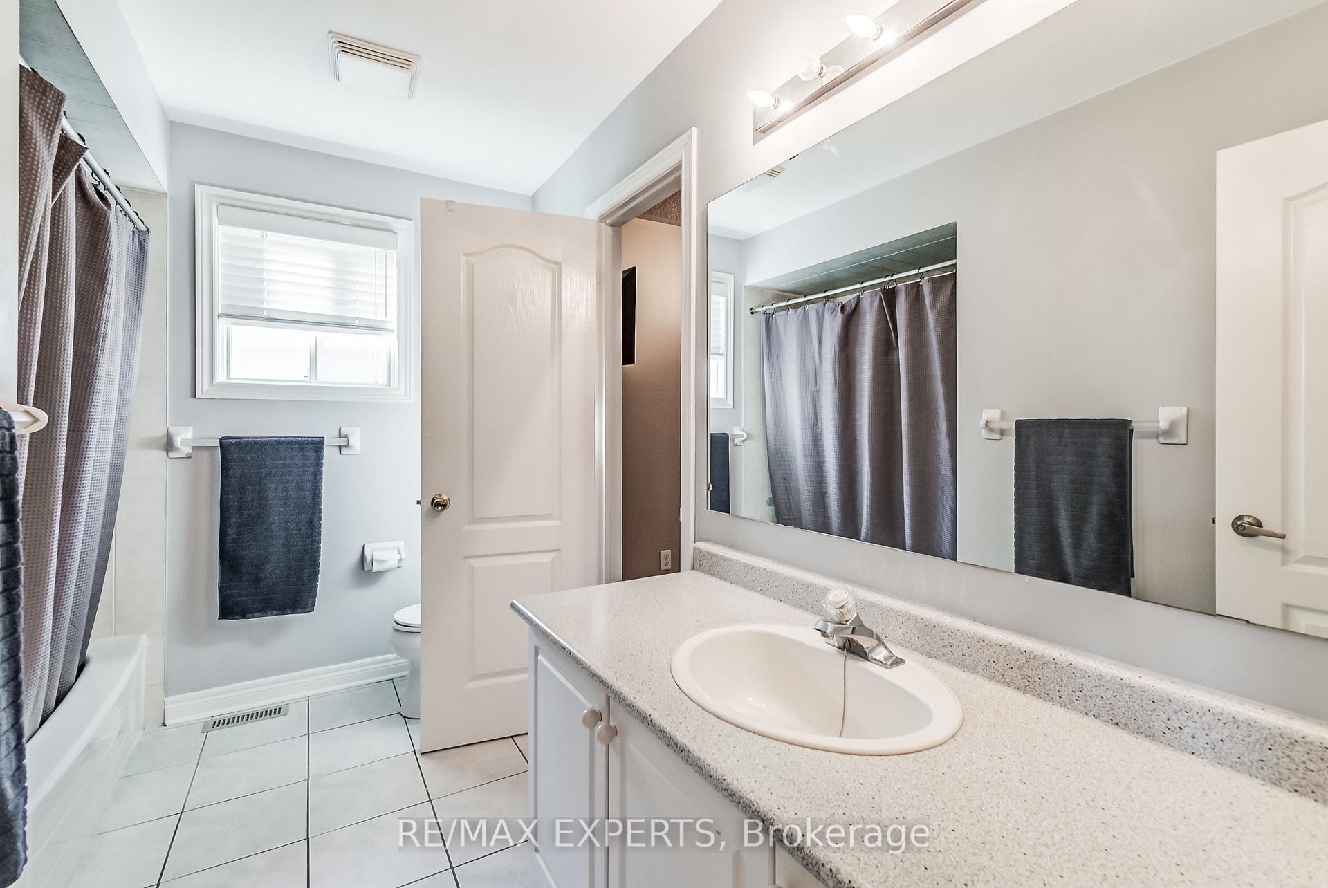 Photo 36 of 8 Pine Hollow Crescent, Vaughan, Maple — HOMEH