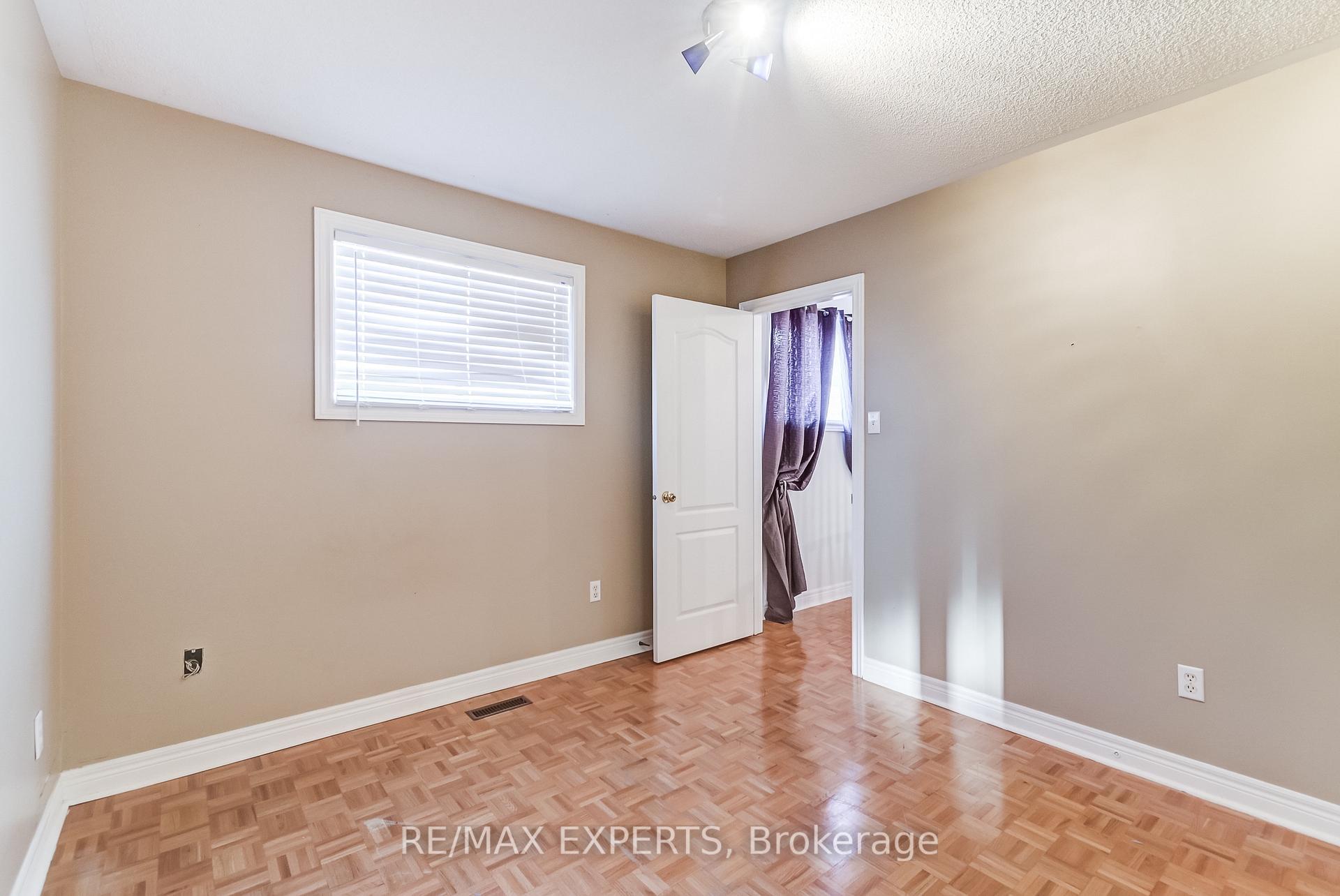 Photo 37 of 8 Pine Hollow Crescent, Vaughan, Maple — HOMEH