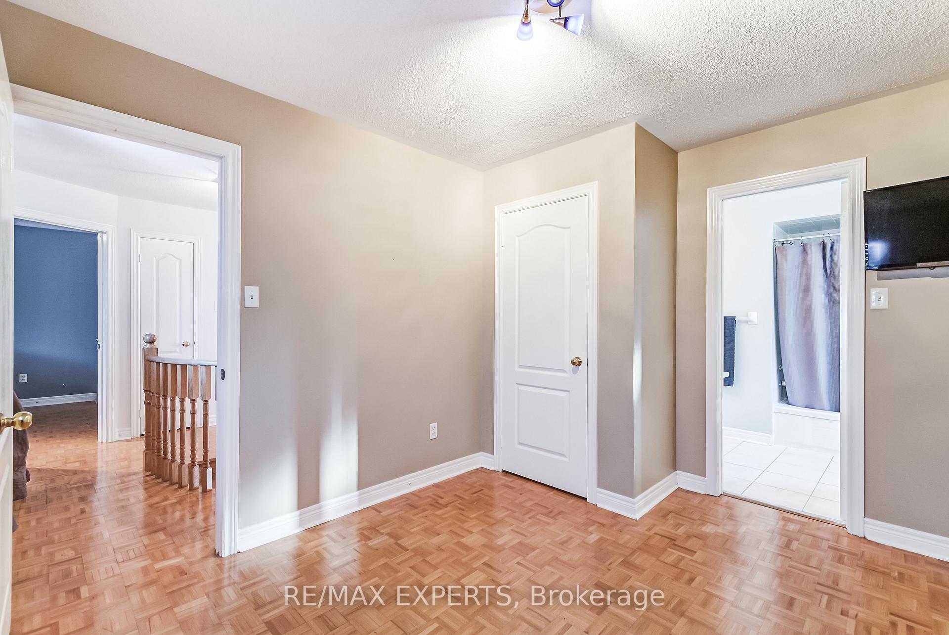 Photo 38 of 8 Pine Hollow Crescent, Vaughan, Maple — HOMEH