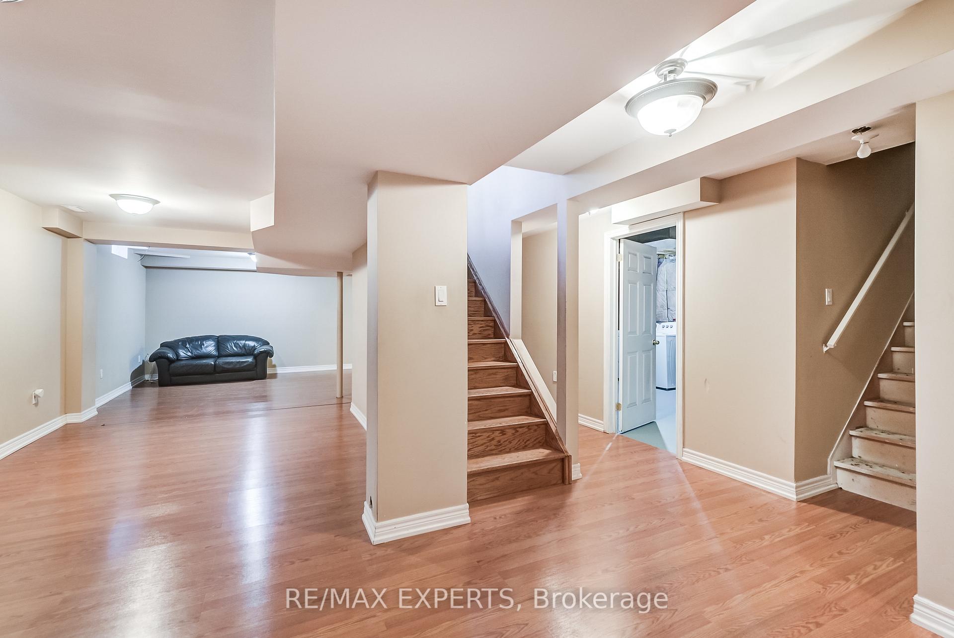 Photo 39 of 8 Pine Hollow Crescent, Vaughan, Maple — HOMEH