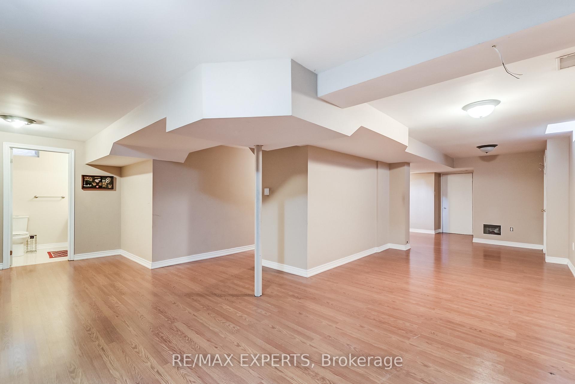 Photo 40 of 8 Pine Hollow Crescent, Vaughan, Maple — HOMEH