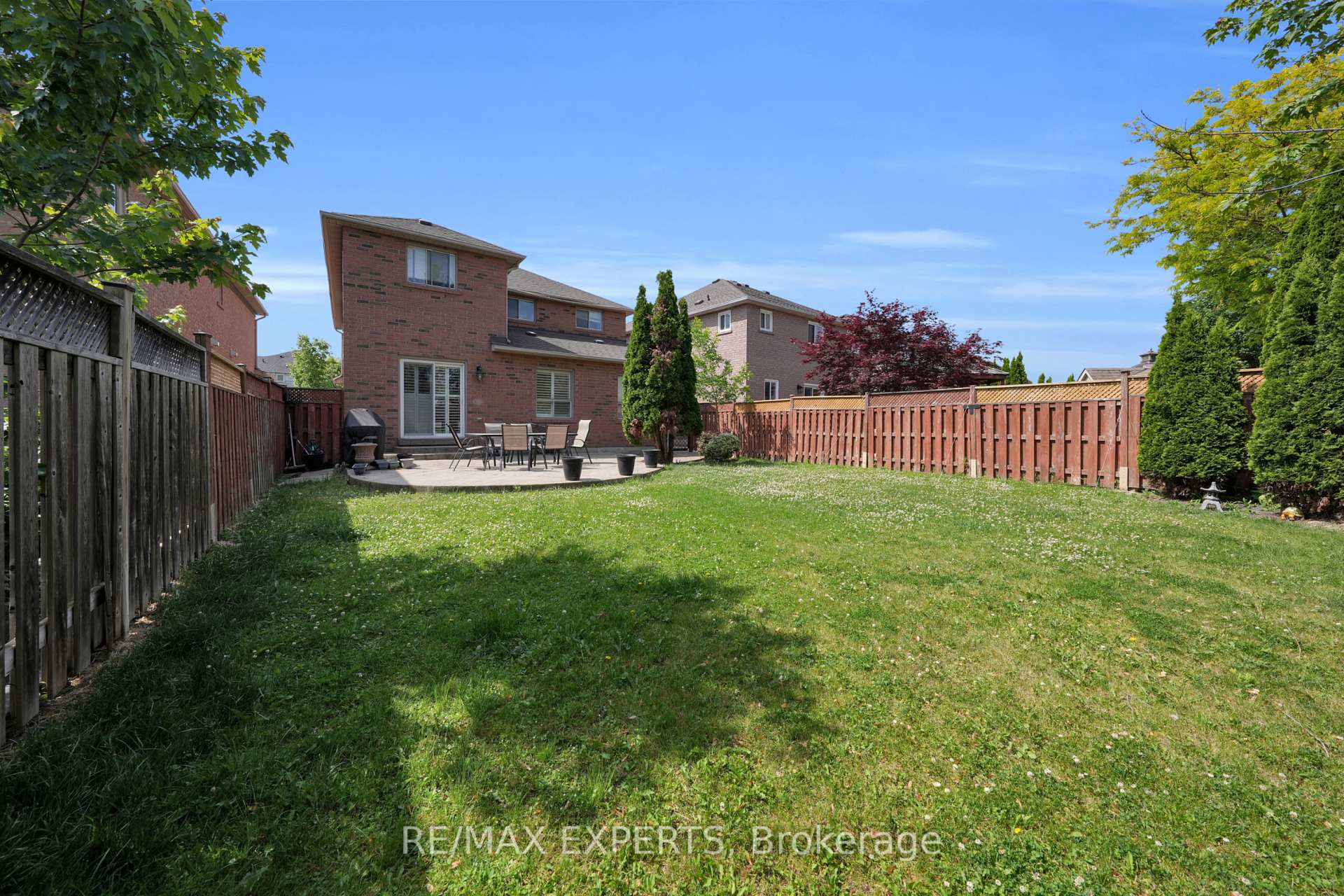 Photo 43 of 8 Pine Hollow Crescent, Vaughan, Maple — HOMEH
