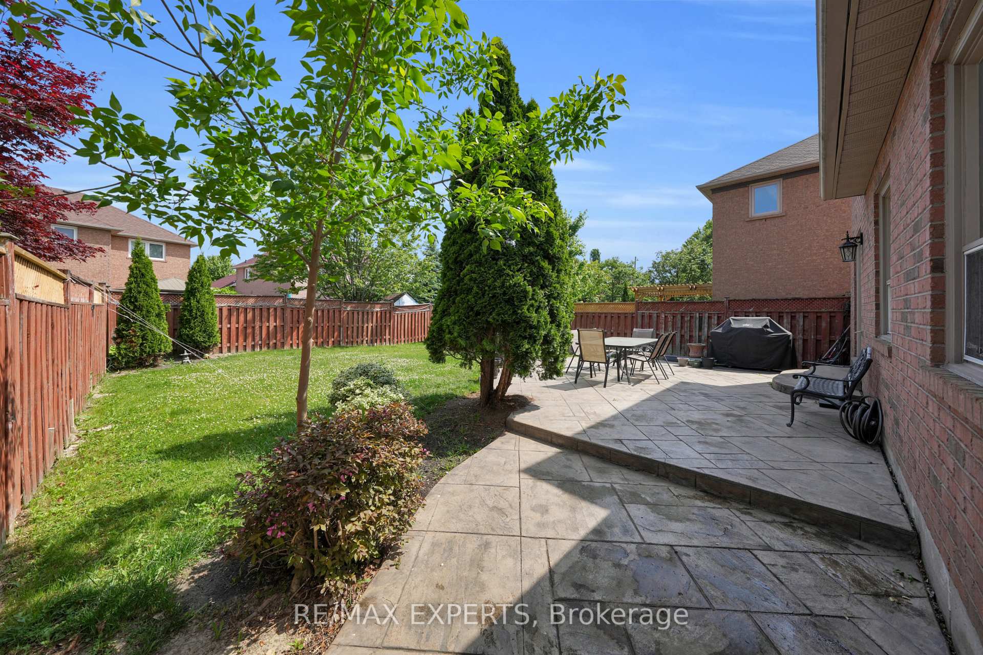 Photo 44 of 8 Pine Hollow Crescent, Vaughan, Maple — HOMEH