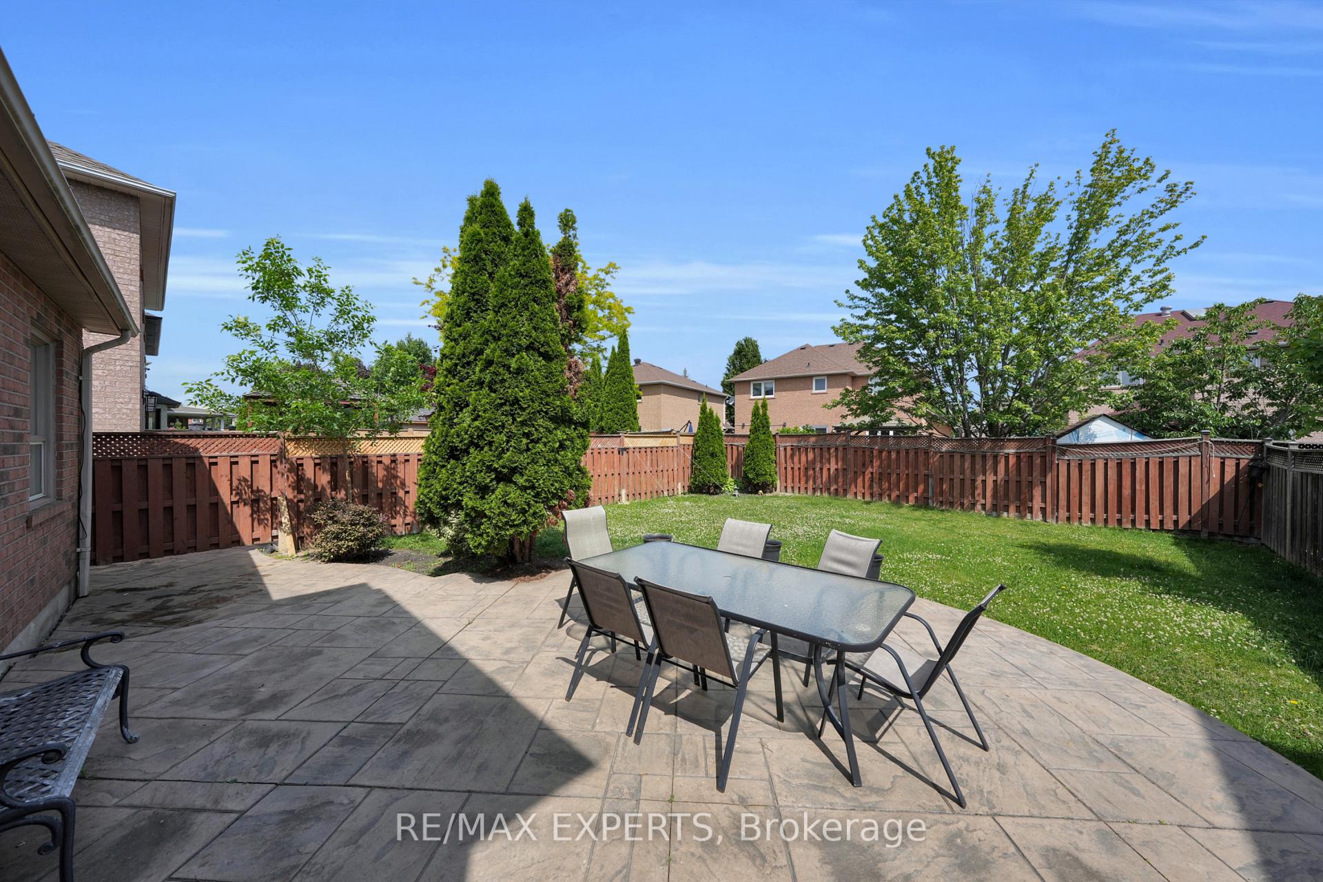 Photo 45 of 8 Pine Hollow Crescent, Vaughan, Maple — HOMEH