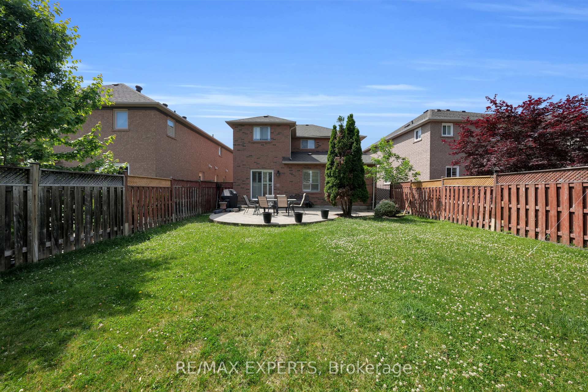 Photo 46 of 8 Pine Hollow Crescent, Vaughan, Maple — HOMEH