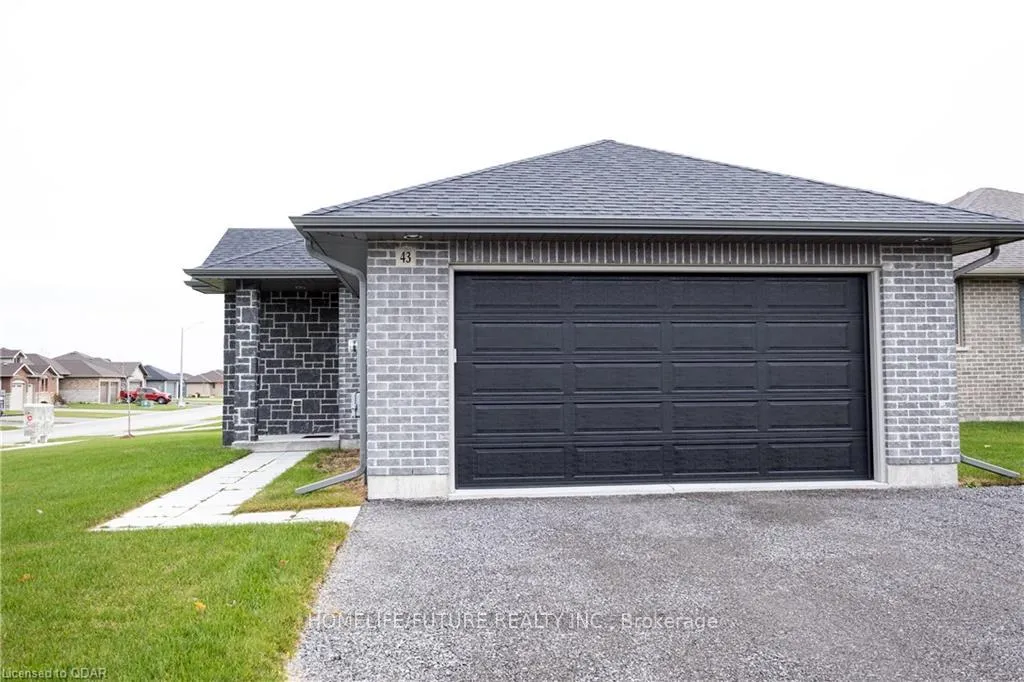 Photo 4 of 43 Chelford Crescent, Belleville, Belleville Ward — HOMEH