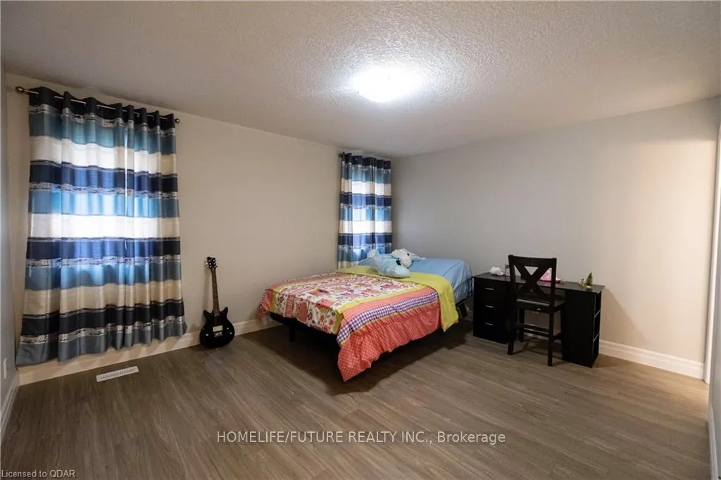 Photo 22 of 43 Chelford Crescent, Belleville, Belleville Ward — HOMEH