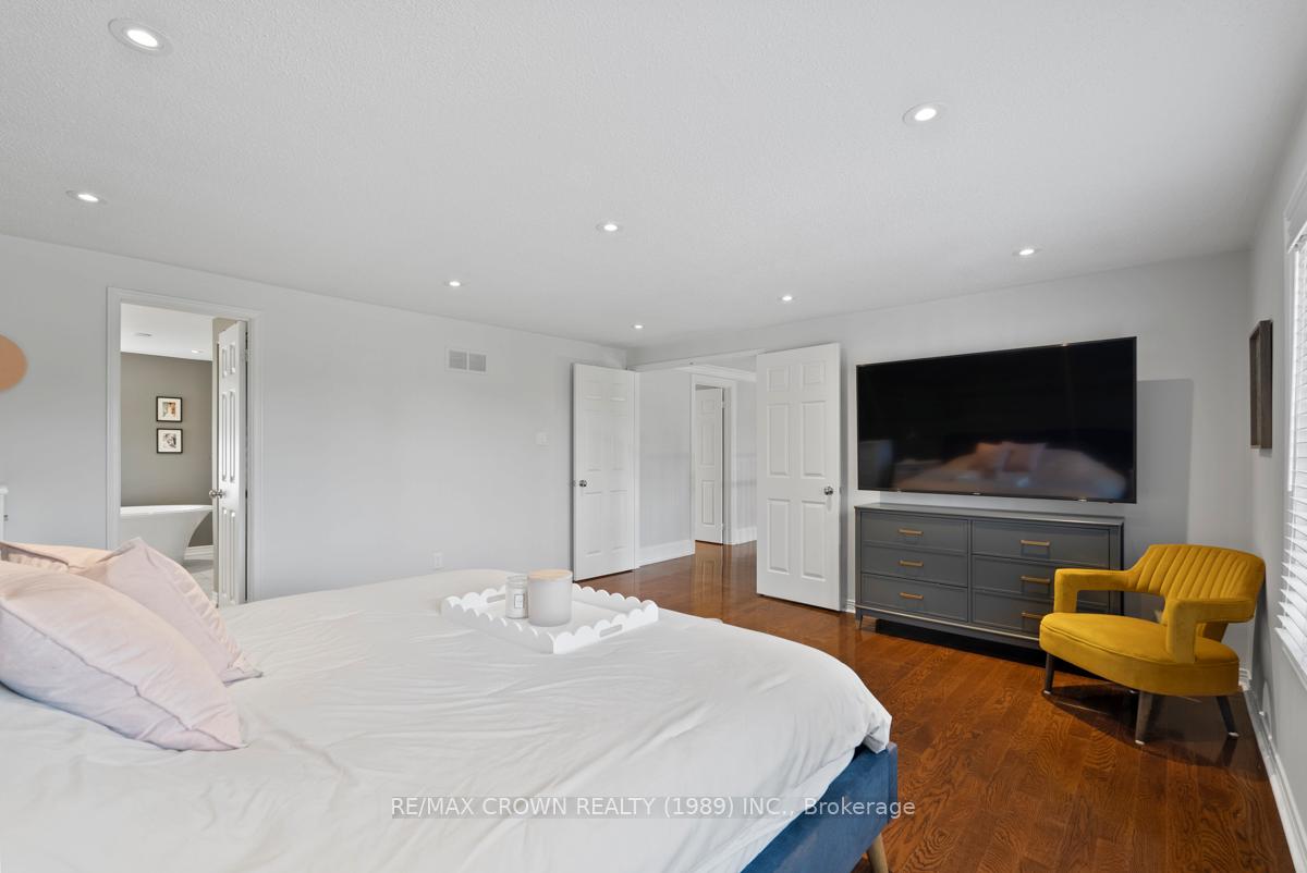 Photo 20 of 53 Cranberry Lane, Aurora, Aurora Highlands — HOMEH