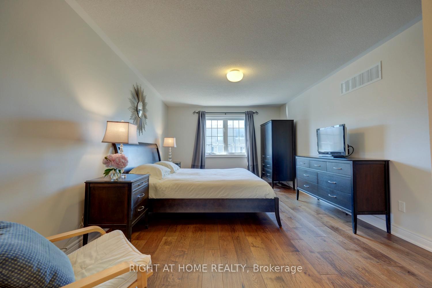 Photo 13 of 19 Charity Crescent, Markham, Cathedraltown — HOMEH