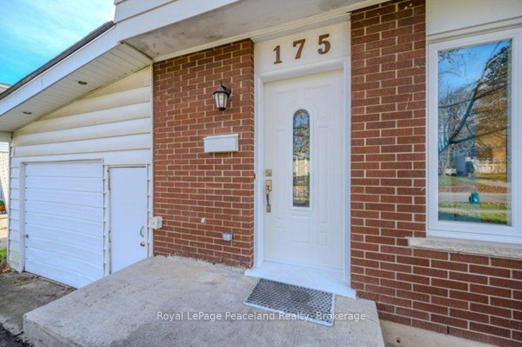 Photo 2 of 175 Cedarbrae Avenue, Waterloo — HOMEH