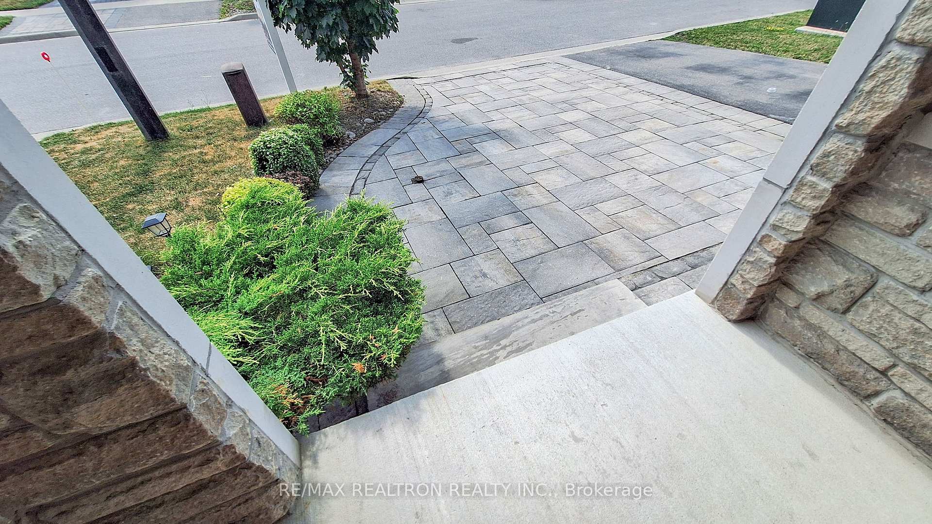 Photo 8 of 45 Vedette Way, Vaughan, Vellore Village — HOMEH
