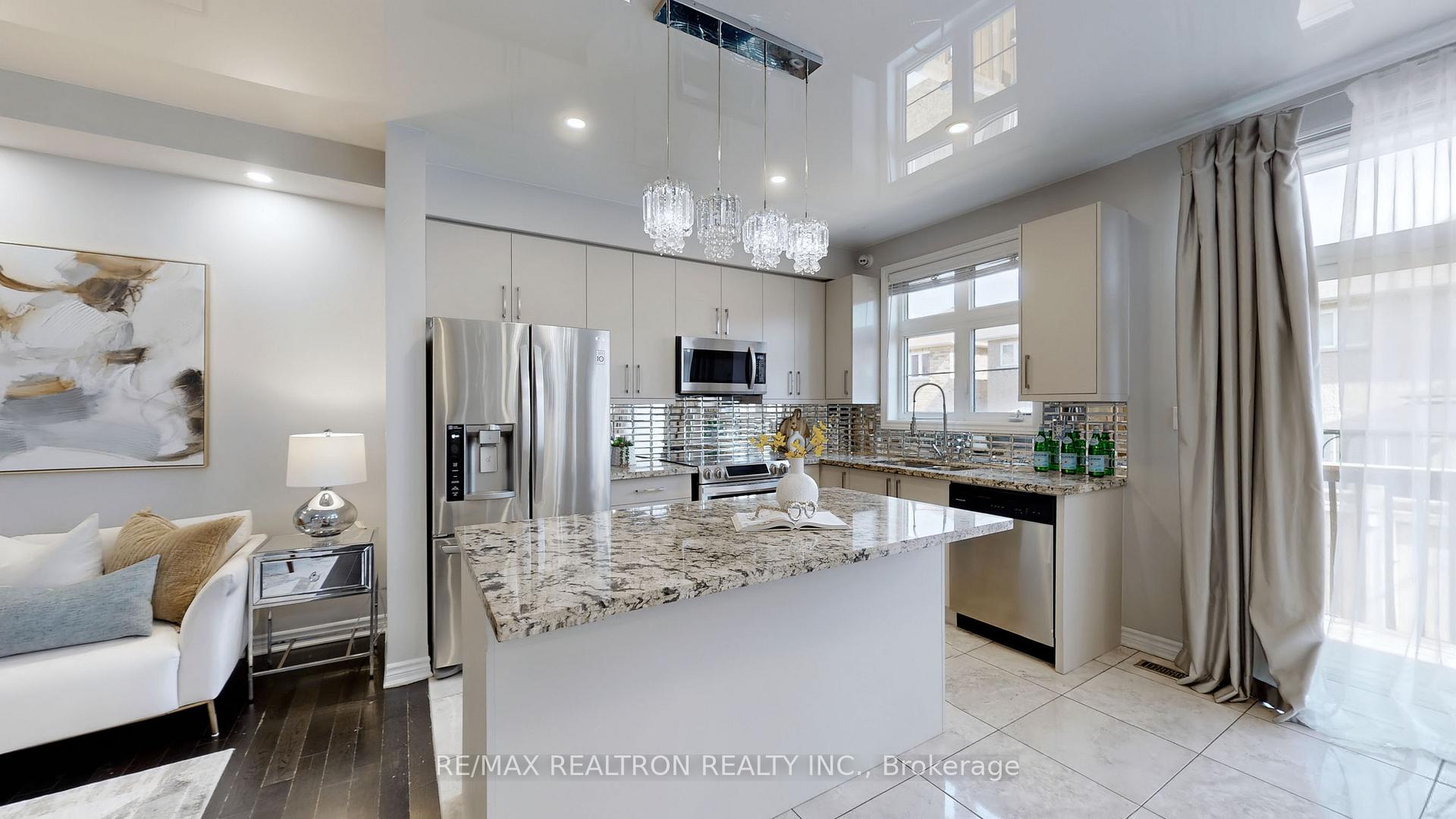 Photo 14 of 45 Vedette Way, Vaughan, Vellore Village — HOMEH