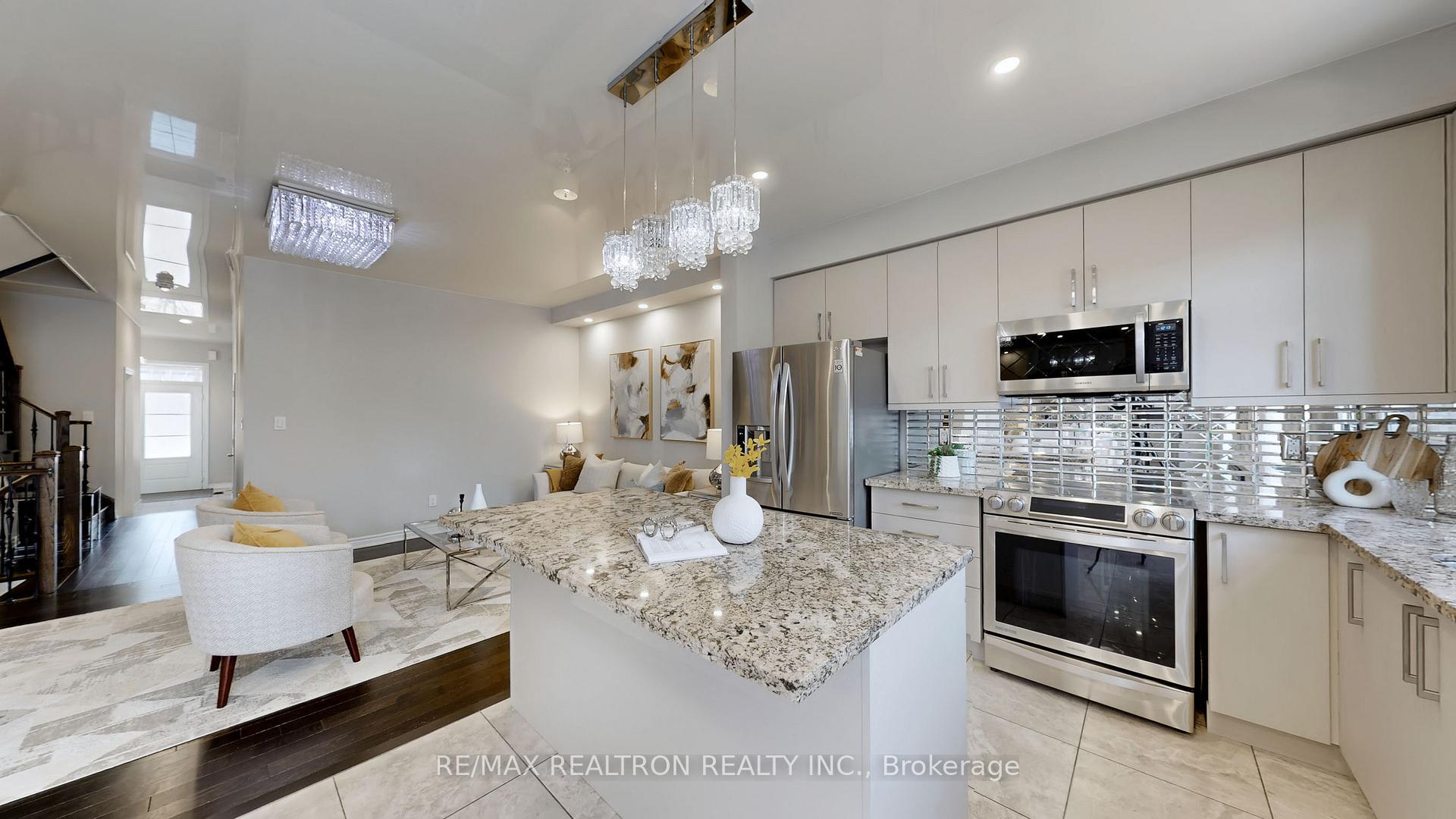 Photo 15 of 45 Vedette Way, Vaughan, Vellore Village — HOMEH
