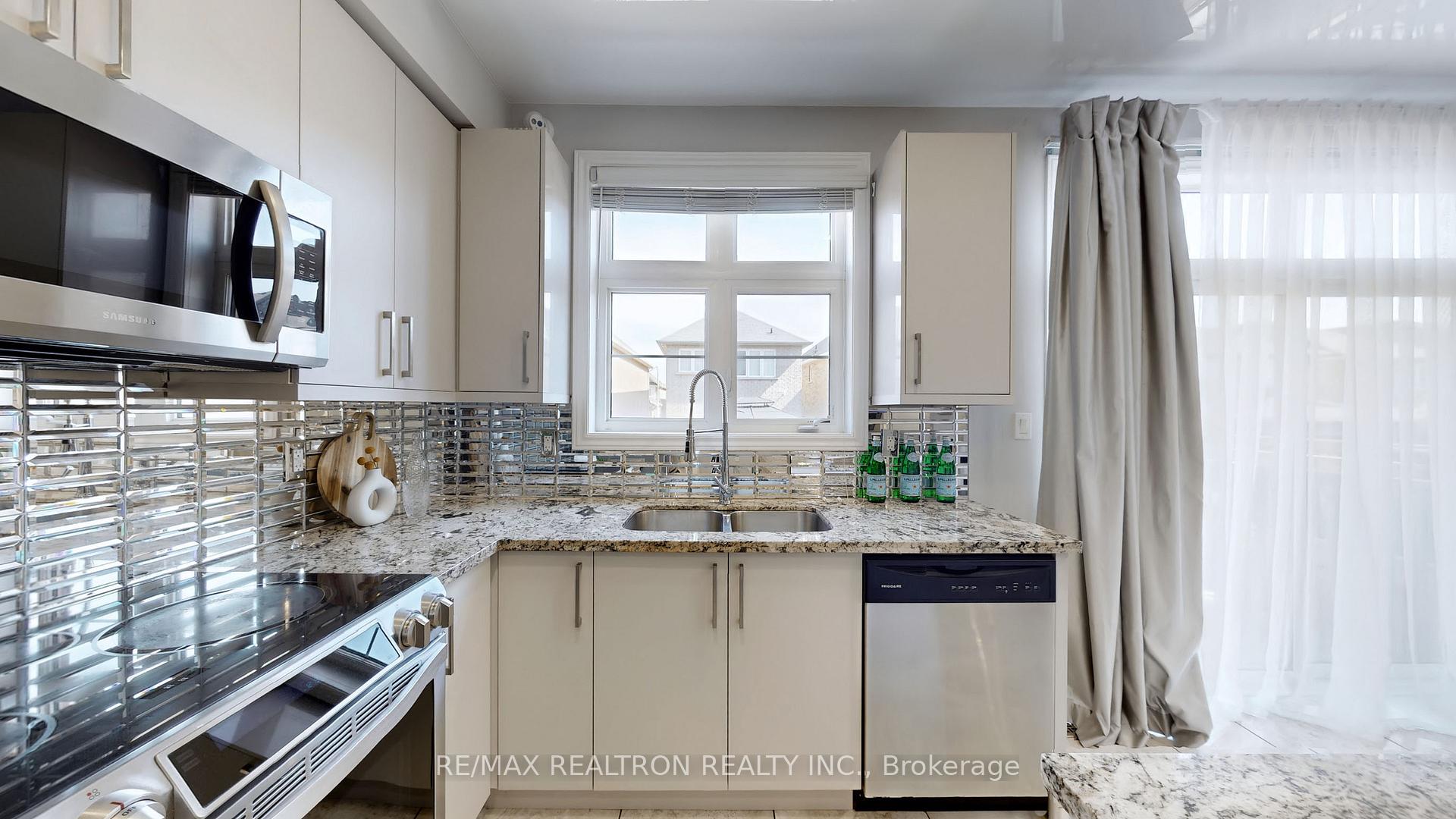 Photo 17 of 45 Vedette Way, Vaughan, Vellore Village — HOMEH