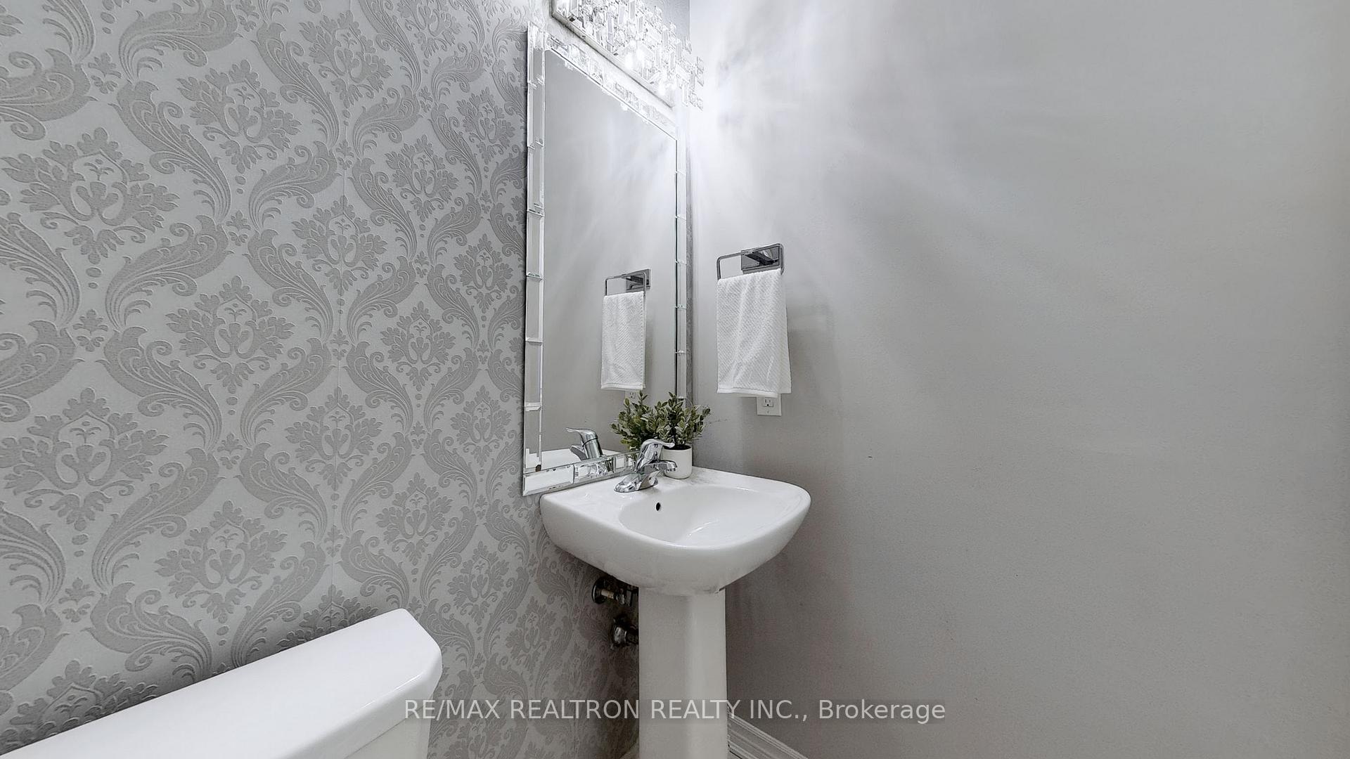 Photo 21 of 45 Vedette Way, Vaughan, Vellore Village — HOMEH