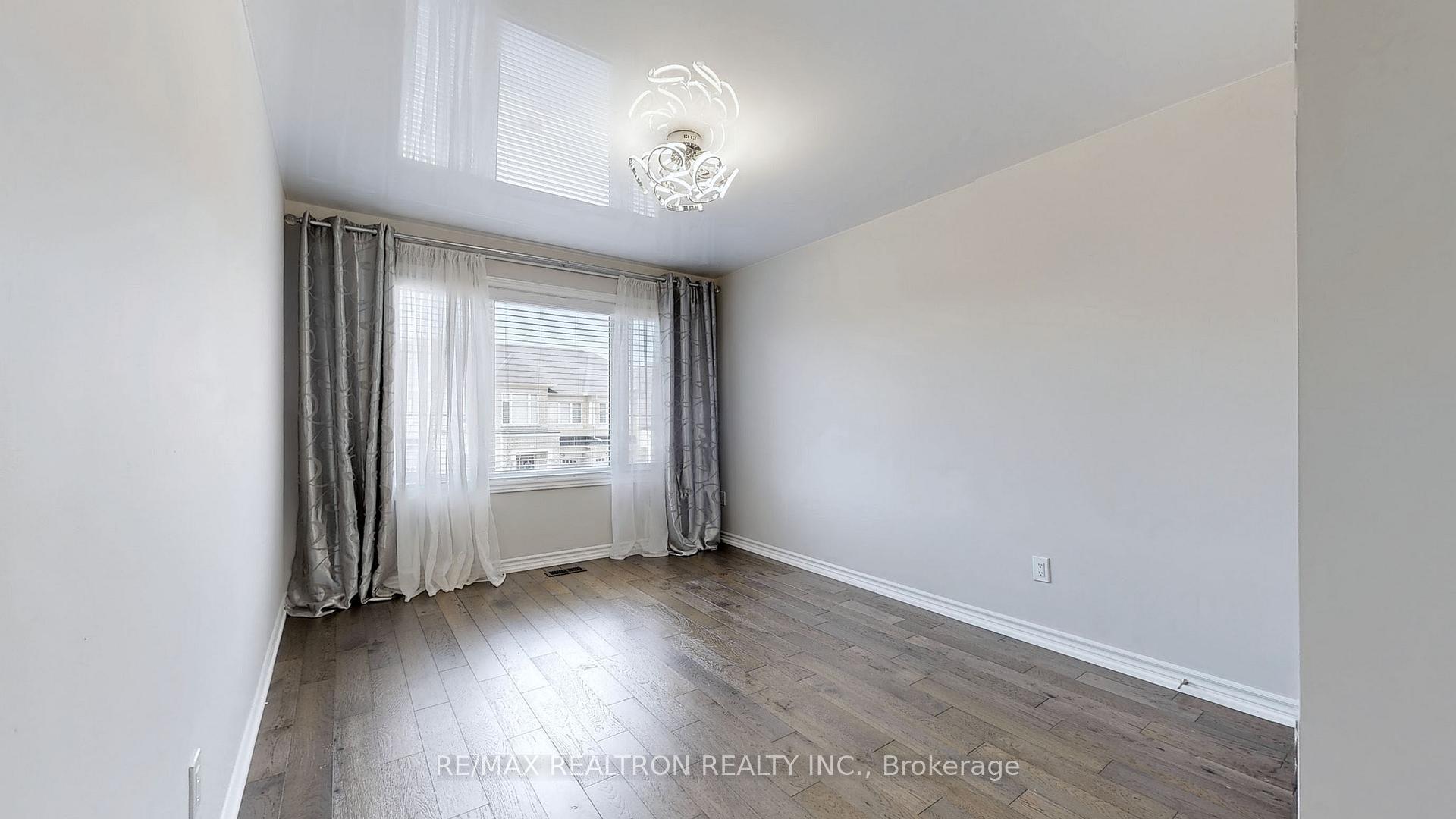 Photo 30 of 45 Vedette Way, Vaughan, Vellore Village — HOMEH
