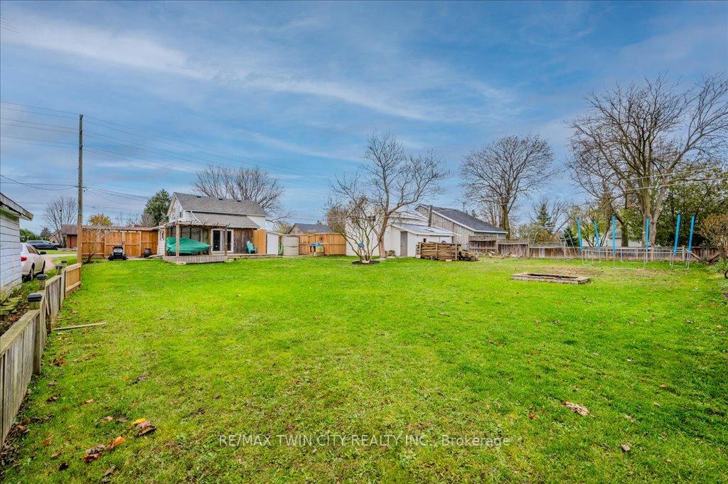 Photo 33 of 999 Northfield Drive E, Woolwich — HOMEH