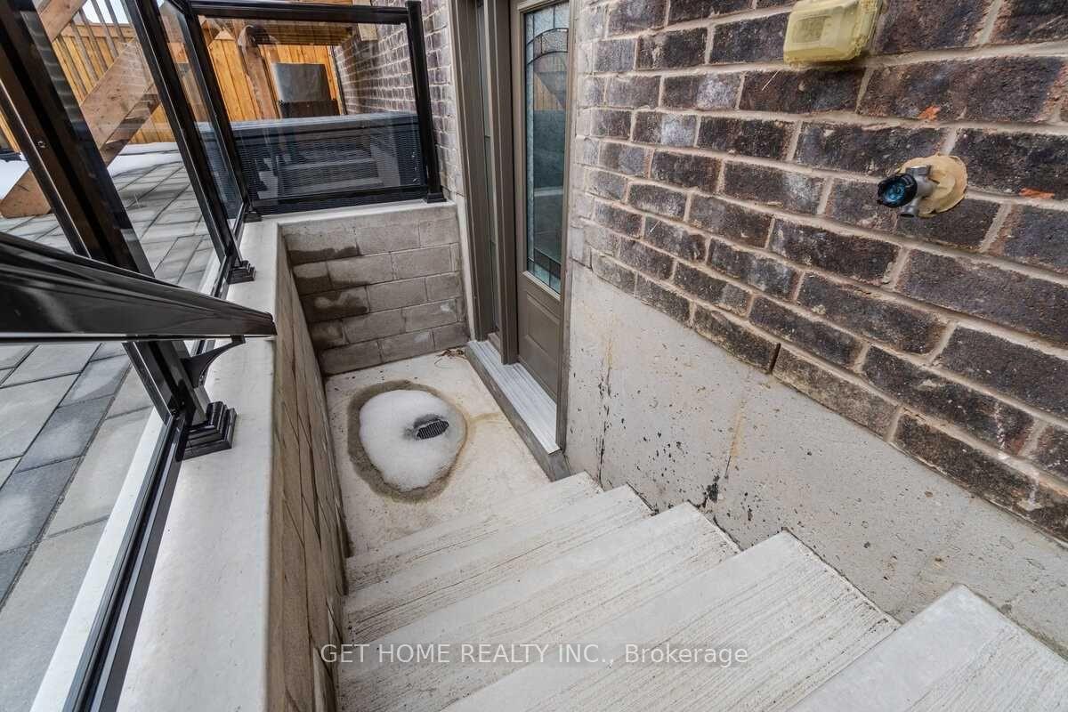 Photo 31 of Unit Main, 37 First Nations Trail, Vaughan, Kleinburg — HOMEH