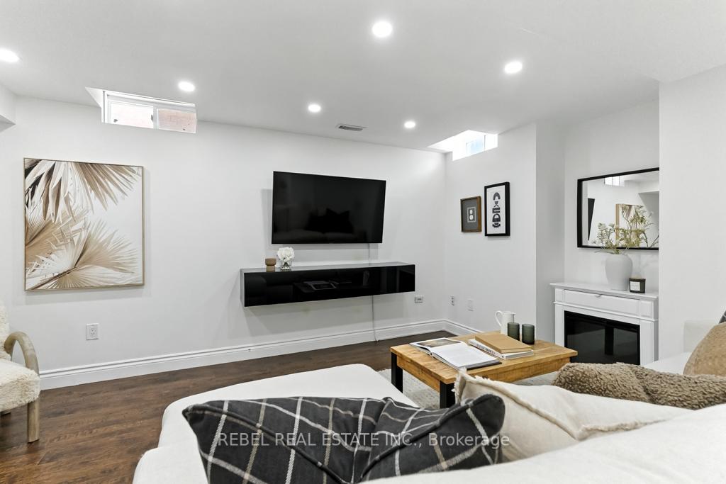 Photo 25 of 115 James Govan Drive, Whitby, Port Whitby — HOMEH
