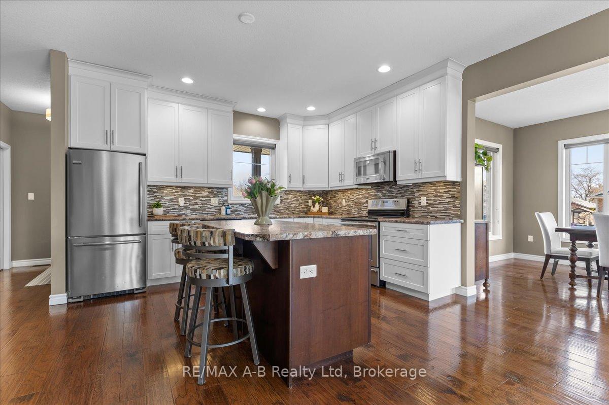 Photo 6 of 270 Sunset Drive, West Perth, Mitchell — HOMEH