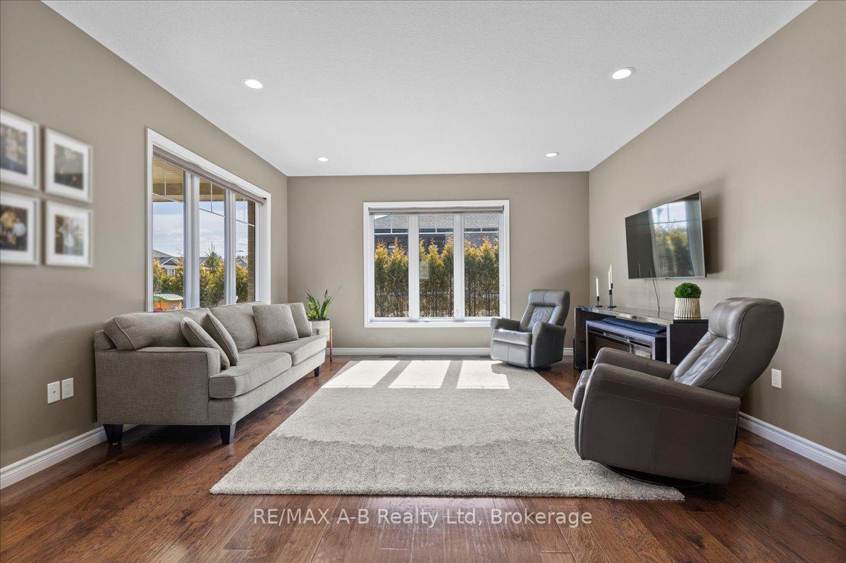 Photo 12 of 270 Sunset Drive, West Perth, Mitchell — HOMEH