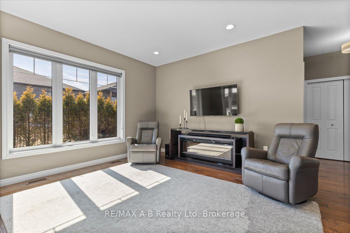 Photo 13 of 270 Sunset Drive, West Perth, Mitchell — HOMEH