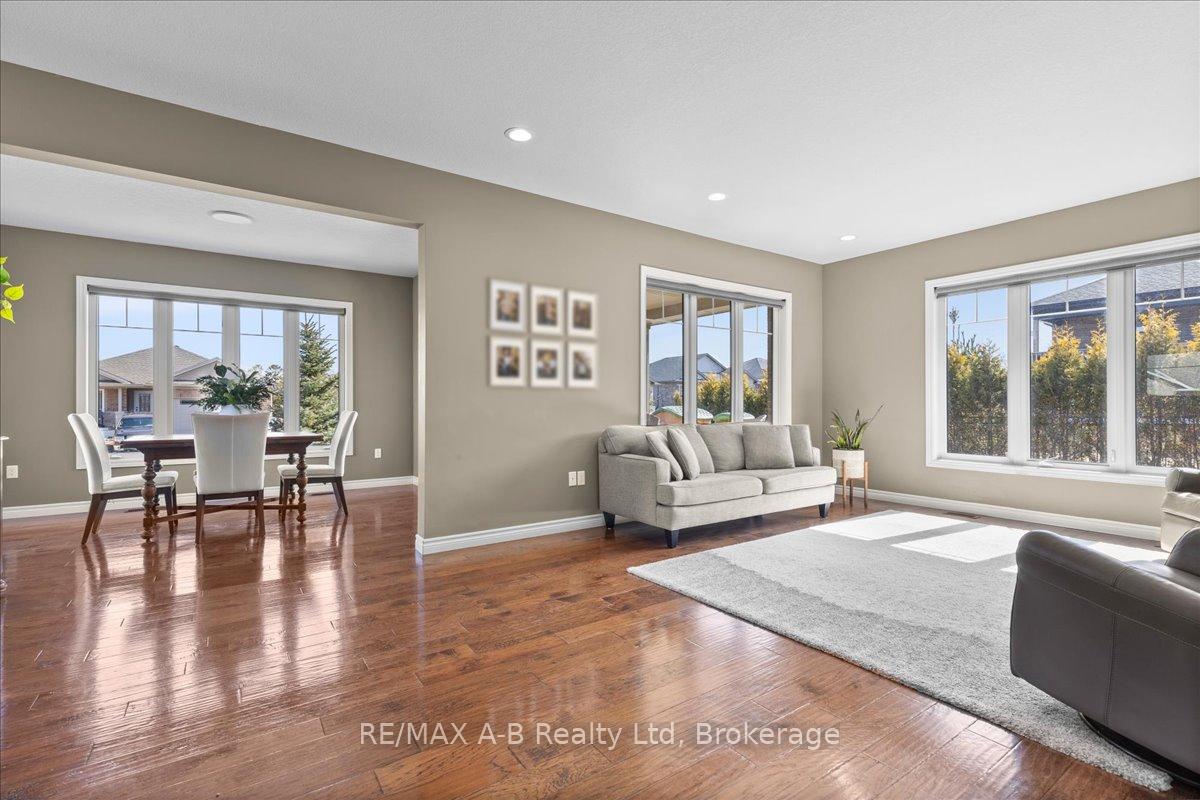 Photo 14 of 270 Sunset Drive, West Perth, Mitchell — HOMEH