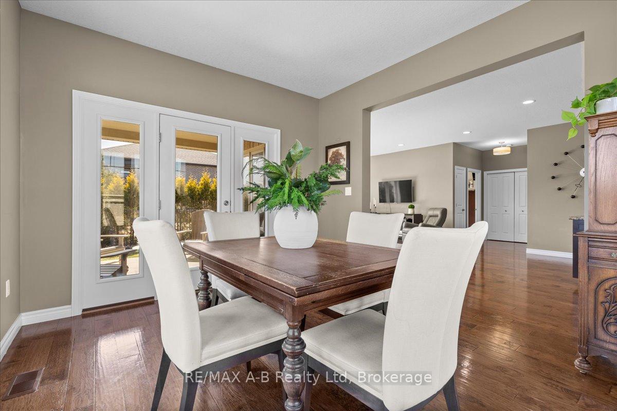 Photo 16 of 270 Sunset Drive, West Perth, Mitchell — HOMEH