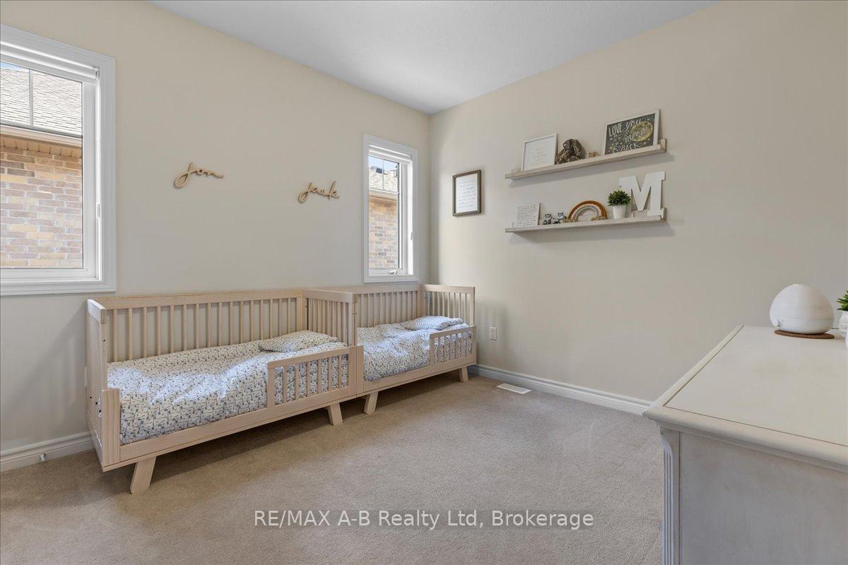 Photo 25 of 270 Sunset Drive, West Perth, Mitchell — HOMEH