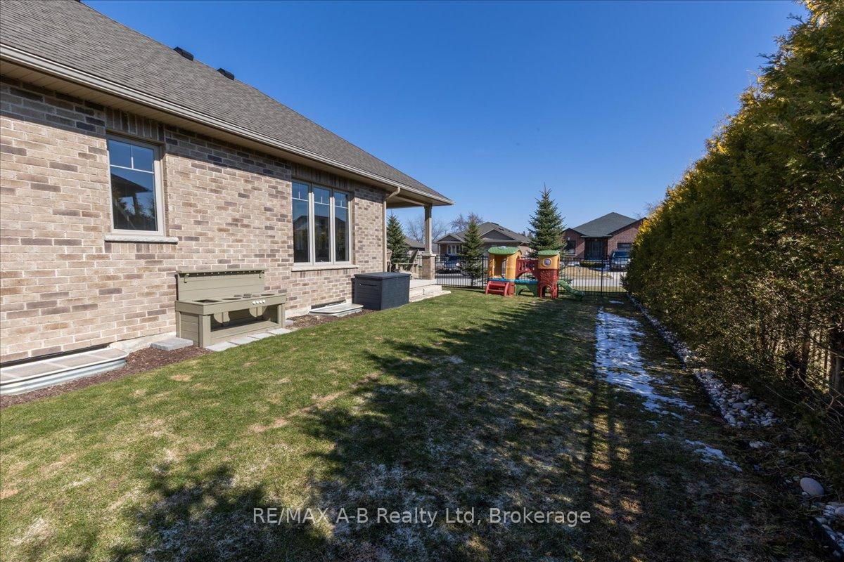 Photo 36 of 270 Sunset Drive, West Perth, Mitchell — HOMEH