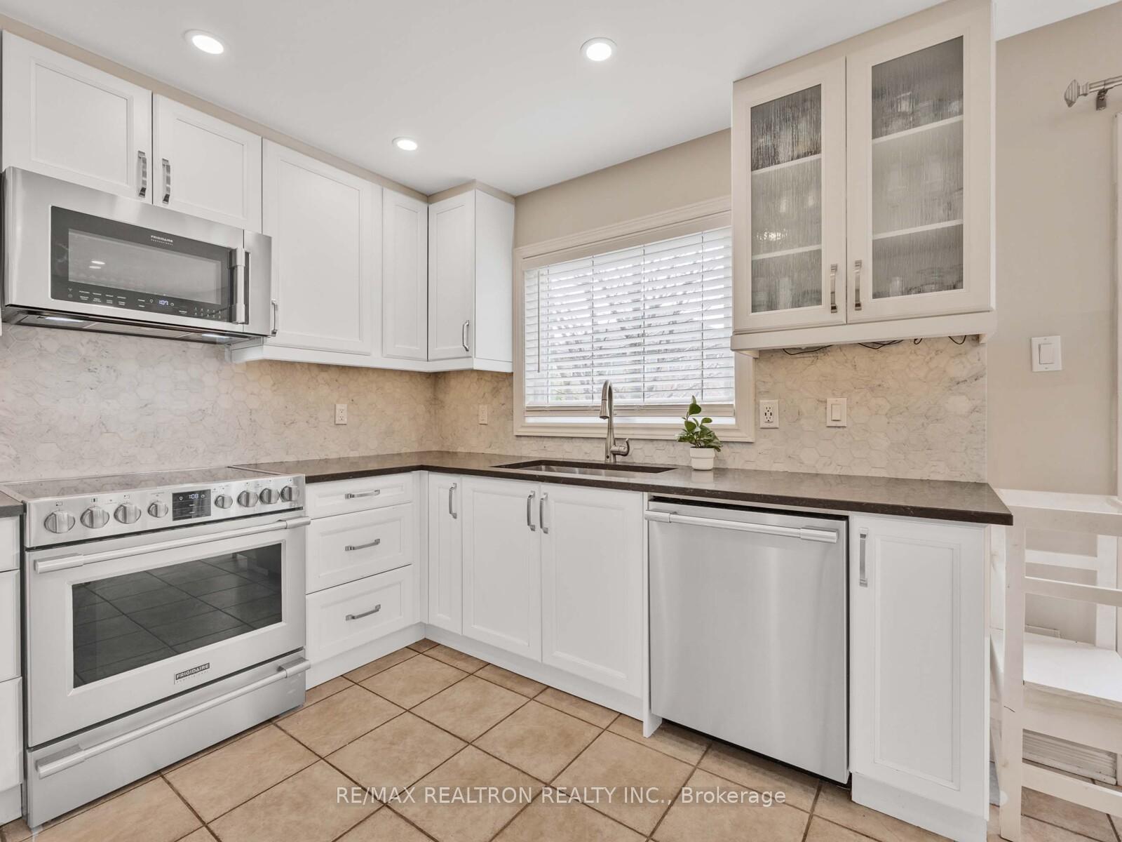 Photo 11 of 86 Marathon Avenue, Vaughan, Patterson — HOMEH