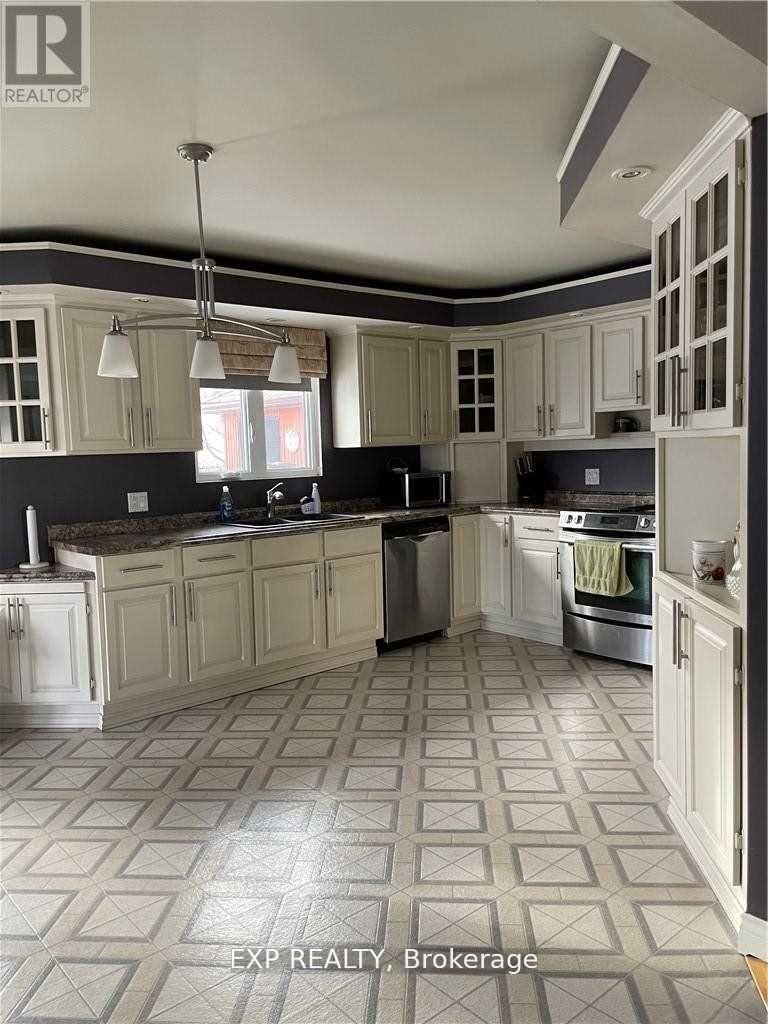 Photo 11 of 195 Carrie Street, West Nipissing, Sturgeon Falls — HOMEH