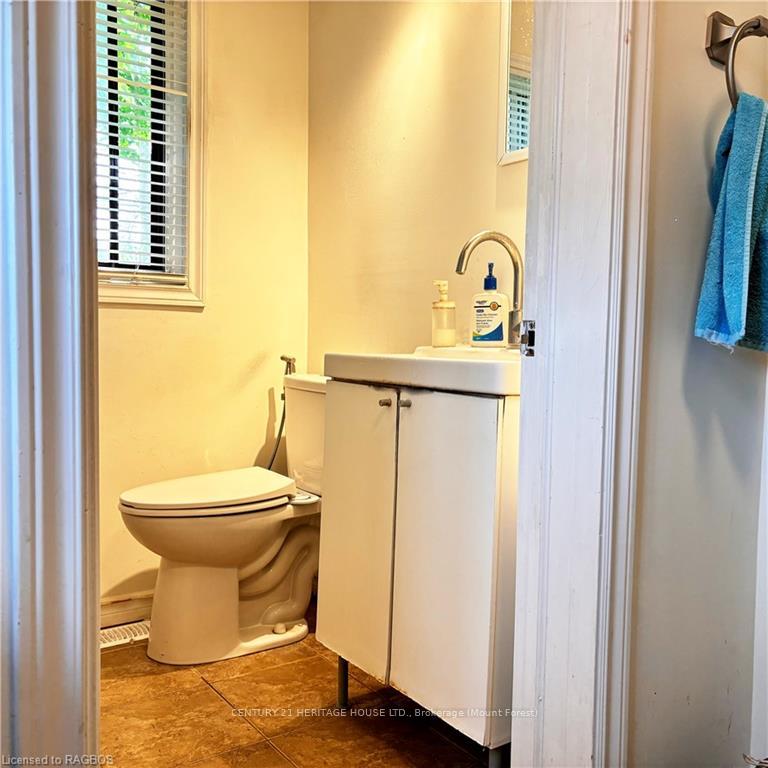 Photo 6 of Unit B, 49 Marshall Street, Waterloo — HOMEH