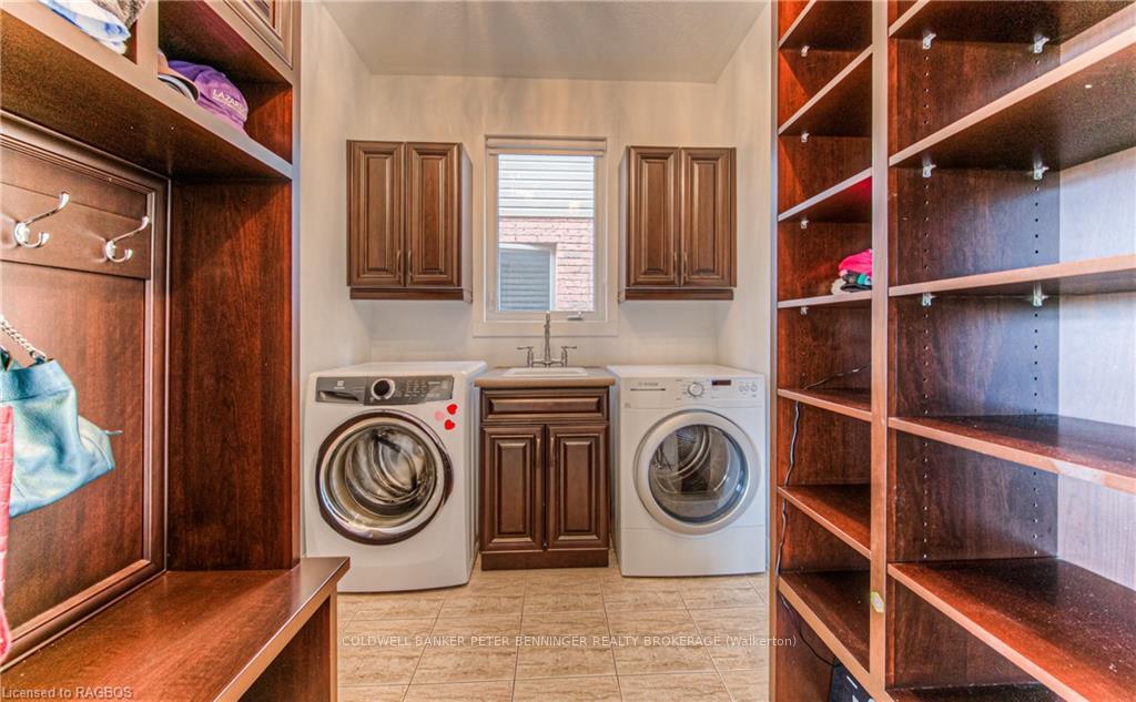 Photo 12 of 430 Rideau River Street, Waterloo, Conservation Meadows — HOMEH