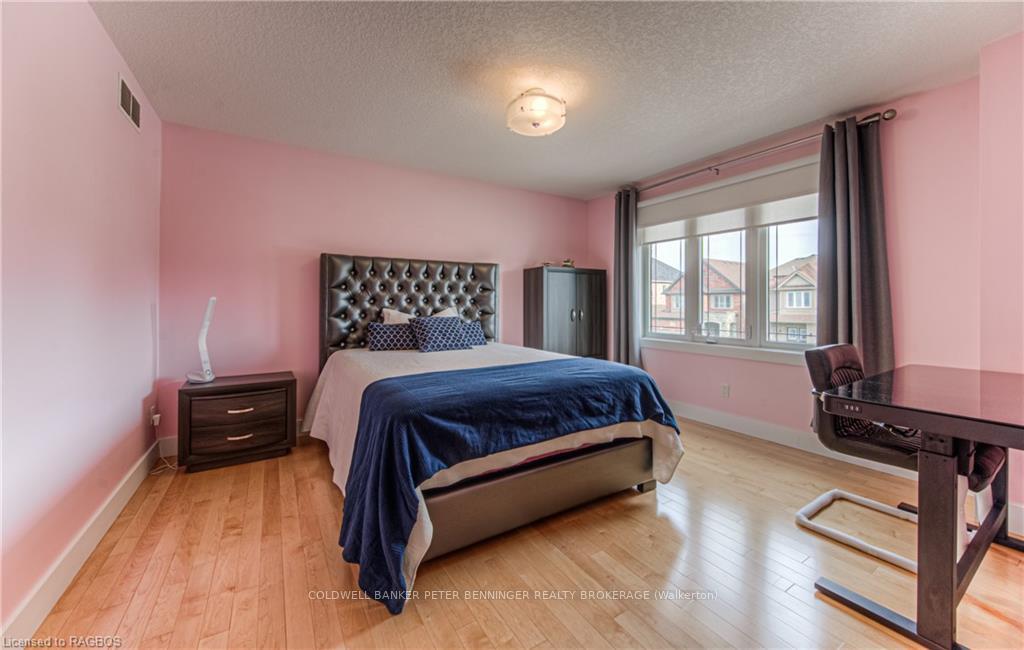 Photo 24 of 430 Rideau River Street, Waterloo, Conservation Meadows — HOMEH