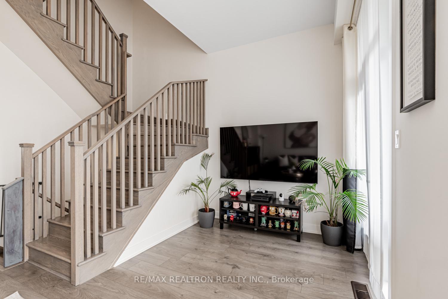 Photo 10 of 38 Carpaccio Avenue, Vaughan, Vellore Village — HOMEH