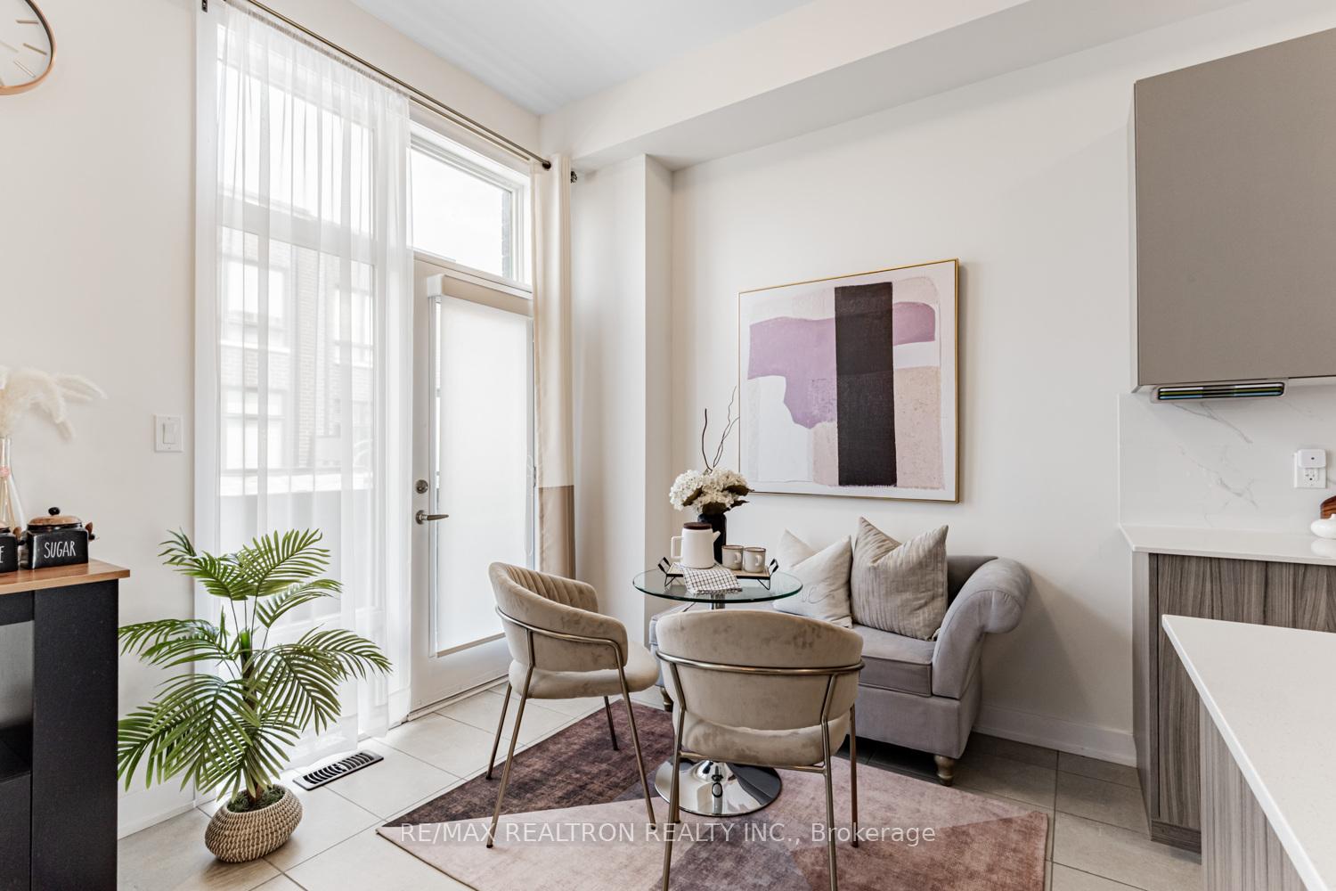Photo 13 of 38 Carpaccio Avenue, Vaughan, Vellore Village — HOMEH