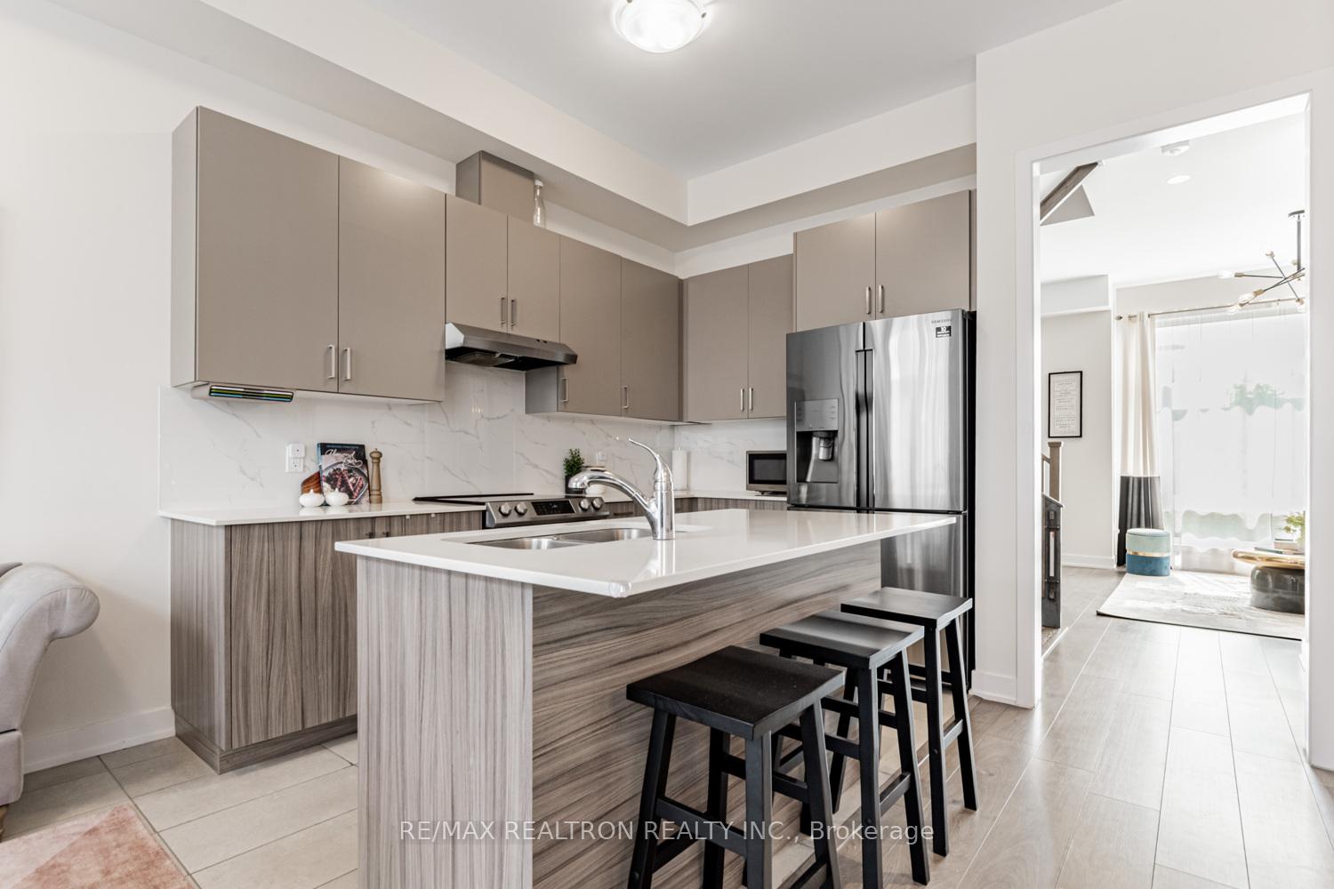 Photo 14 of 38 Carpaccio Avenue, Vaughan, Vellore Village — HOMEH