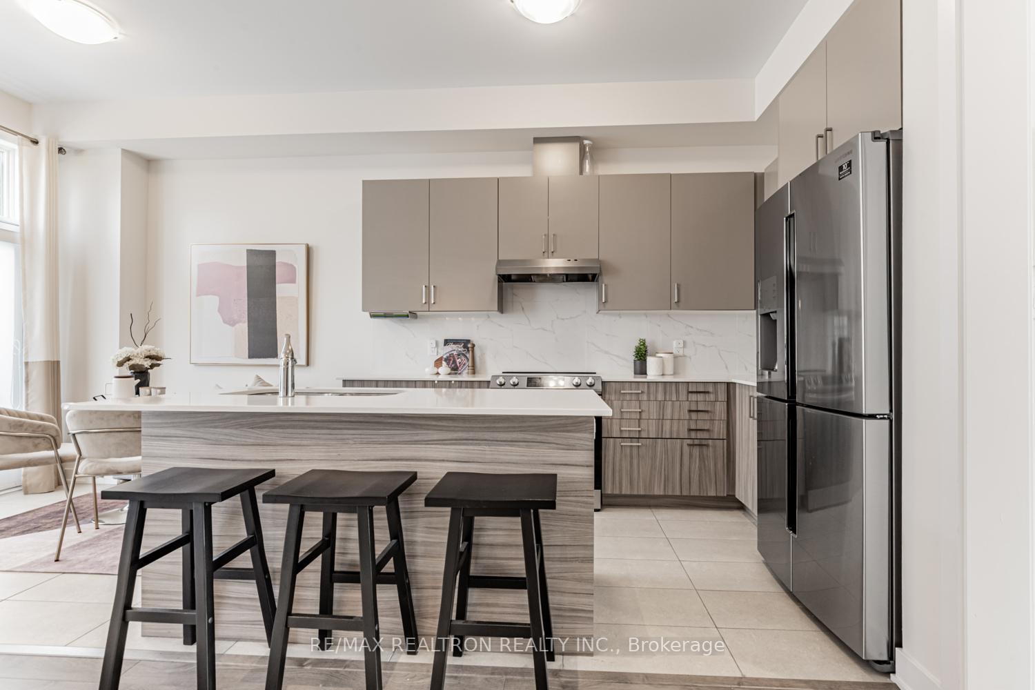 Photo 15 of 38 Carpaccio Avenue, Vaughan, Vellore Village — HOMEH