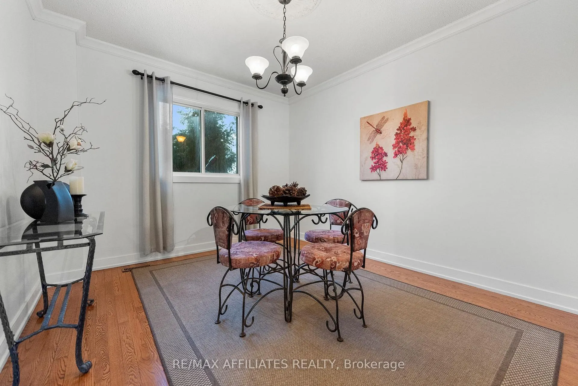 Photo 11 of 31 Exeter Drive, Ottawa, Barrhaven - On the Green — HOMEH