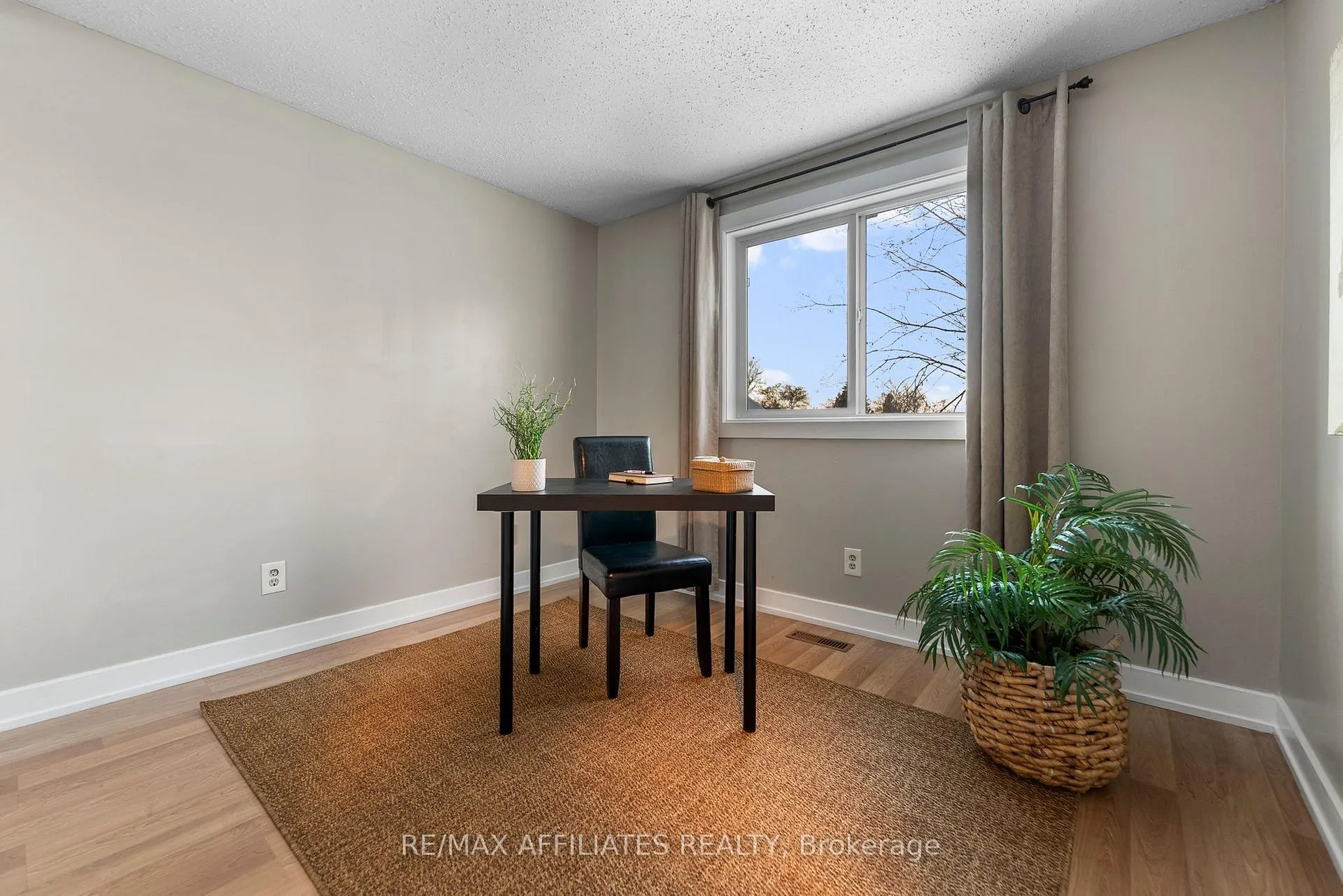 Photo 19 of 31 Exeter Drive, Ottawa, Barrhaven - On the Green — HOMEH