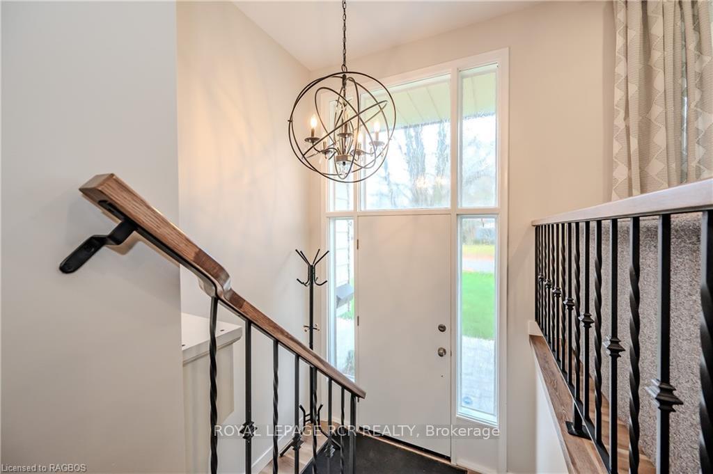 Photo 5 of 556 Sprucehill Avenue, Waterloo — HOMEH