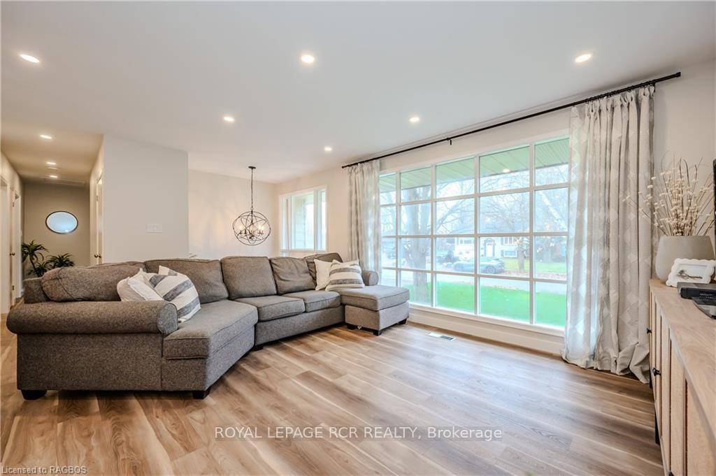 Photo 8 of 556 Sprucehill Avenue, Waterloo — HOMEH