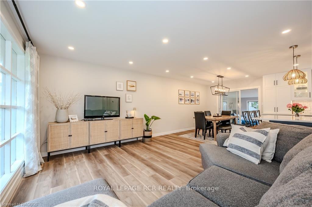 Photo 10 of 556 Sprucehill Avenue, Waterloo — HOMEH