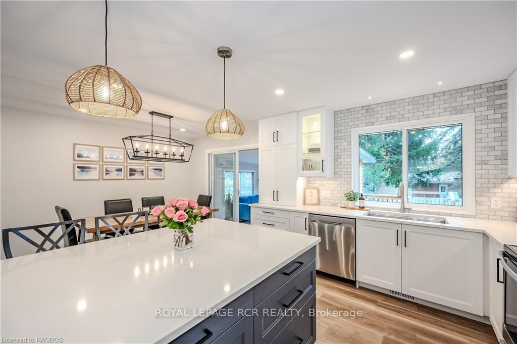 Photo 16 of 556 Sprucehill Avenue, Waterloo — HOMEH