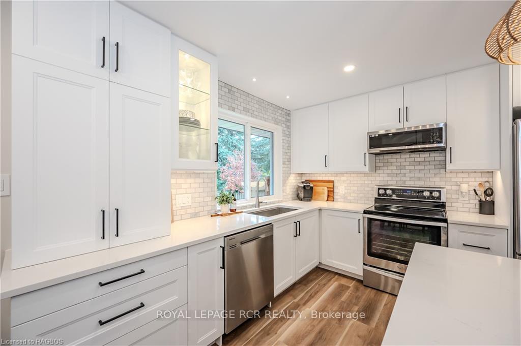 Photo 17 of 556 Sprucehill Avenue, Waterloo — HOMEH
