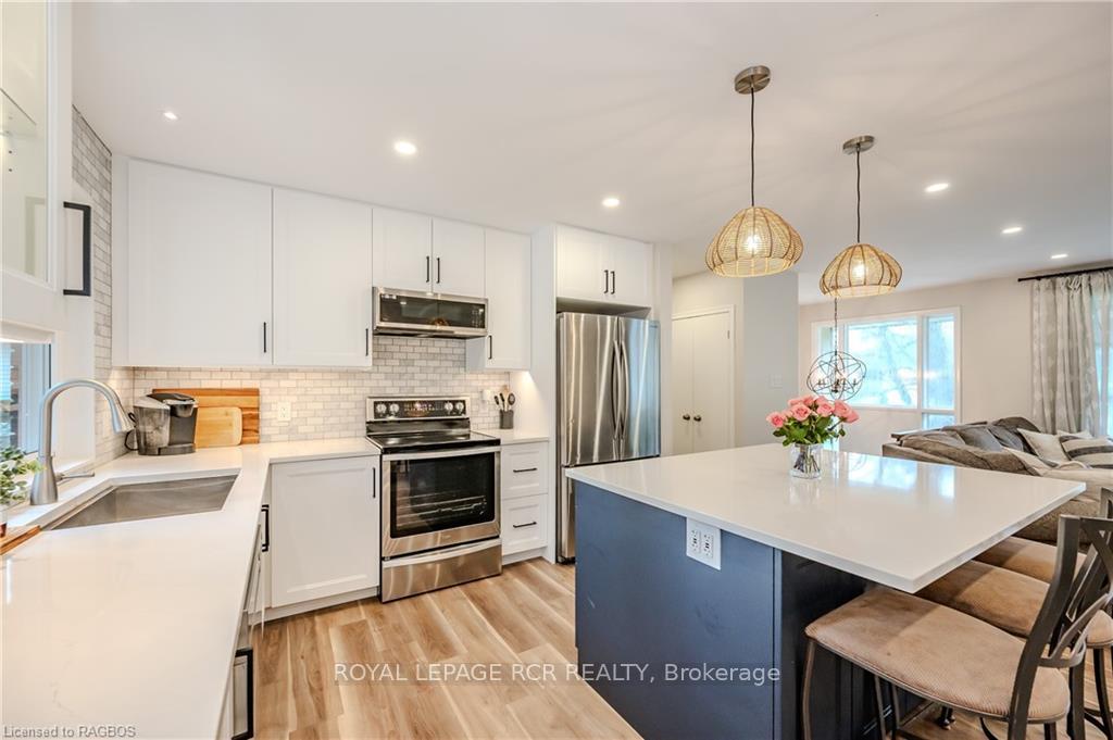 Photo 18 of 556 Sprucehill Avenue, Waterloo — HOMEH