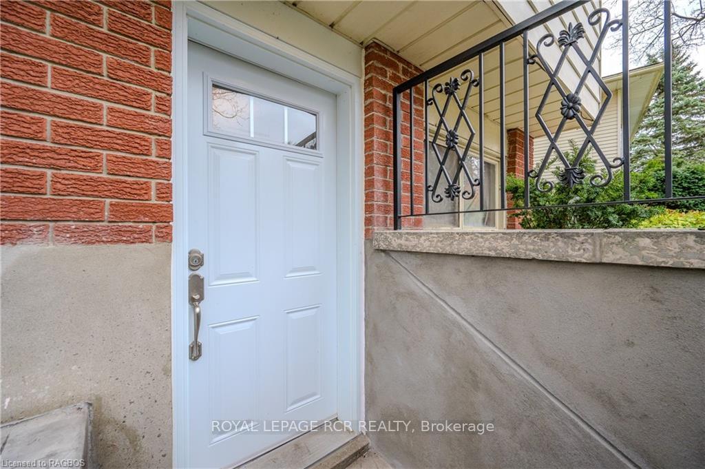 Photo 28 of 556 Sprucehill Avenue, Waterloo — HOMEH